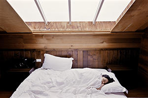 A women slepping in the bed
